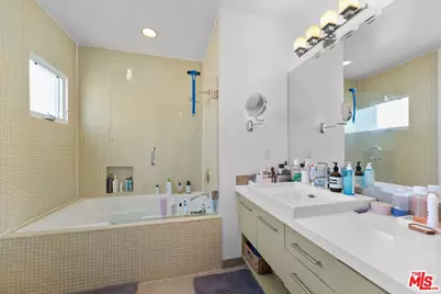 139 S Orange Dr, Los Angeles, CA 90036 - Photo 47