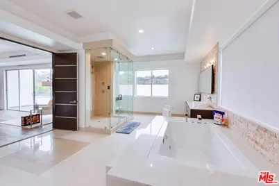 12148 Travis St, Los Angeles, CA 90049 - Photo 9