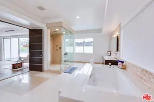 12148 Travis St, Los Angeles, CA 90049 - Photo 9