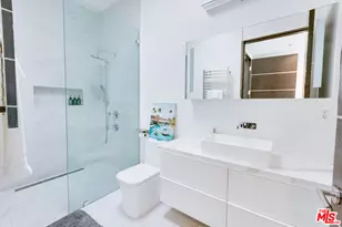 12148 Travis St, Los Angeles, CA 90049 - Photo 17
