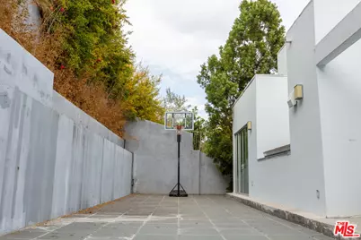 12148 Travis St, Los Angeles, CA 90049 - Photo 21
