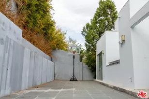 12148 Travis St, Los Angeles, CA 90049 - Photo 21