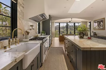 2168 Princeton Ave, Los Angeles, CA 90026 - Photo 9