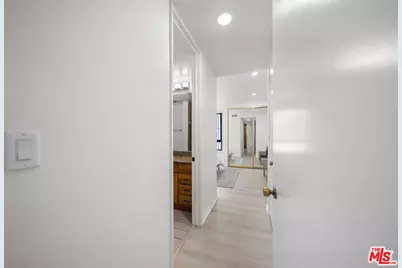 4477 Wilshire Blvd #103, Los Angeles, CA 90010 - Photo 45