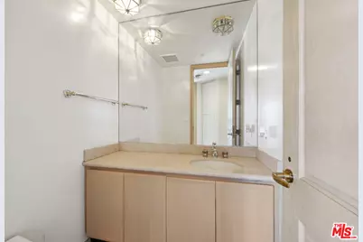 10490 Wilshire Blvd #1402, Los Angeles, CA 90024 - Photo 21