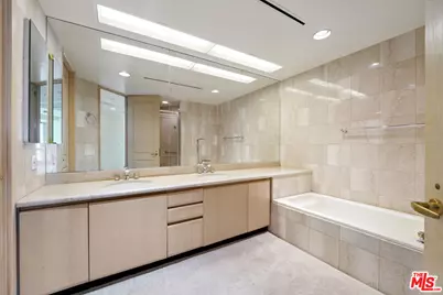 10490 Wilshire Blvd #1402, Los Angeles, CA 90024 - Photo 15