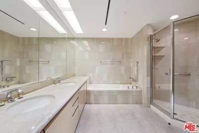 10490 Wilshire Blvd #1402, Los Angeles, CA 90024 - Photo 15