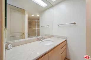 10490 Wilshire Blvd, Los Angeles, CA 90024 - Photo 21