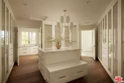 31 Oakmont Dr, Los Angeles, CA 90049 - Photo 21