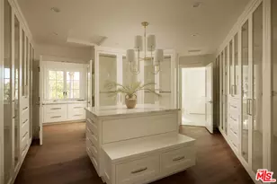 31 Oakmont Dr, Los Angeles, CA 90049 - Photo 21