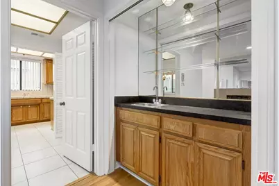 10475 Eastborne Ave #107, Los Angeles, CA 90024 - Photo 7