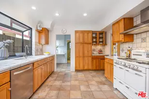 6501 Whitworth Dr, Los Angeles, CA 90035 - Photo 11