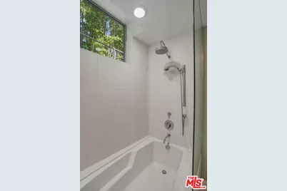 825 N Kings Rd #1, West Hollywood, CA 90069 - Photo 21