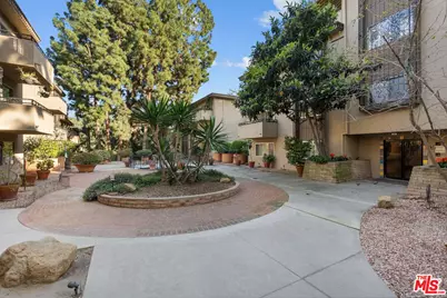 6752 Hillpark Dr #202, Los Angeles, CA 90068 - Photo 7