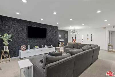 6752 Hillpark Dr #202, Los Angeles, CA 90068 - Photo 17