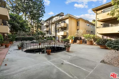 6752 Hillpark Dr #202, Los Angeles, CA 90068 - Photo 5