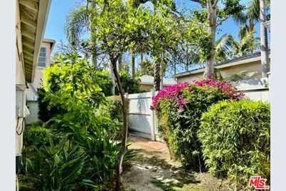 1527 W Centinela Ave #D, Santa Monica, CA 90404 - Photo 39