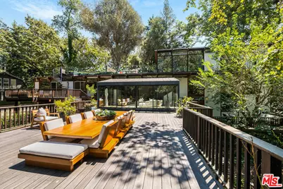 681 Brooktree Rd, Santa Monica, CA 90402 - Photo 9