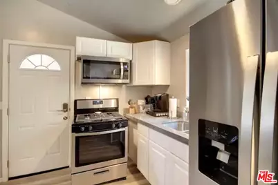 39219 Cedar Dell Rd, Fawnskin, CA 92333 - Photo 9