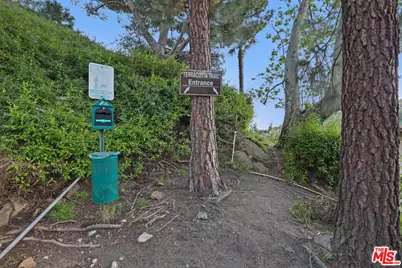 2700 Cahuenga Blvd #2216, Los Angeles, CA 90068 - Photo 37