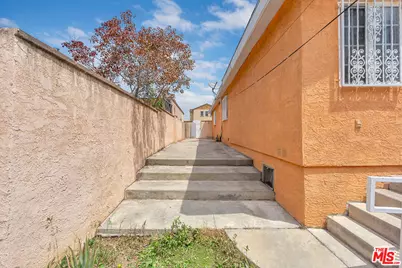 2116 W 107th St, Los Angeles, CA 90047 - Photo 23