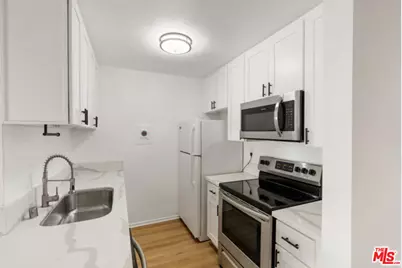 18307 Burbank Blvd #118, Tarzana, CA 91356 - Photo 3