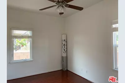 1305 W 37th Pl, Los Angeles, CA 90007 - Photo 15