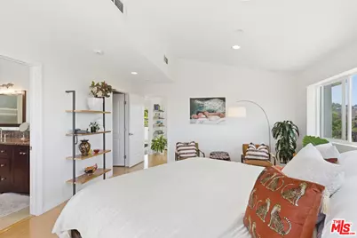 11776 Laurelcrest Dr, Studio City, CA 91604 - Photo 15