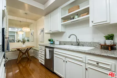 8455 Fountain Ave #302, West Hollywood, CA 90069 - Photo 15