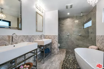 3558 S Muirfield Rd, Los Angeles, CA 90016 - Photo 29