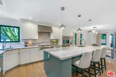 3558 S Muirfield Rd, Los Angeles, CA 90016 - Photo 9