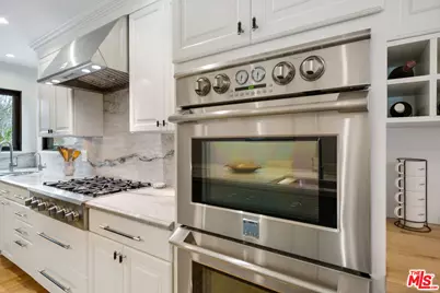 3558 S Muirfield Rd, Los Angeles, CA 90016 - Photo 11