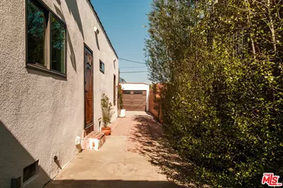 7510 S Harvard Blvd, Los Angeles, CA 90047 - Photo 57
