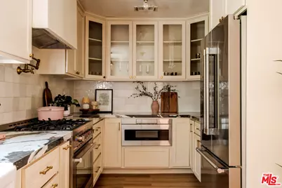 7510 S Harvard Blvd, Los Angeles, CA 90047 - Photo 23