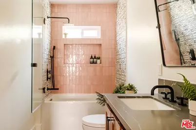 7510 S Harvard Blvd, Los Angeles, CA 90047 - Photo 45