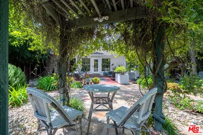 22217 Ybarra Rd, Woodland Hills, CA 91364 - Photo 33