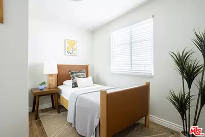 2210 Clinton St, Los Angeles, CA 90026 - Photo 11
