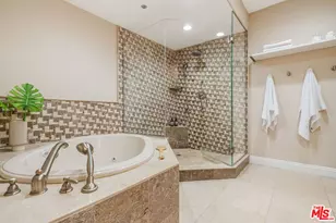 575 S Barrington Ave, Los Angeles, CA 90049 - Photo 17