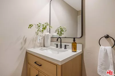 575 S Barrington Ave #107, Los Angeles, CA 90049 - Photo 21