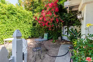 1130 N Beachwood Dr, Los Angeles, CA 90038 - Photo 3