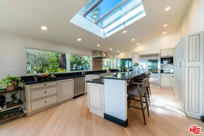 21607 Rambla Vista Dr, Malibu, CA 90265 - Photo 7