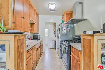 2252 20th St, Santa Monica, CA 90405 - Photo 31