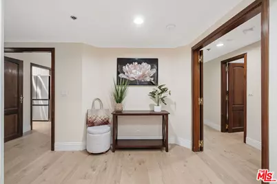 9249 Burton Way #302, Beverly Hills, CA 90210 - Photo 3