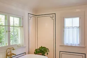 214 S Van Ness Ave, Los Angeles, CA 90004 - Photo 15