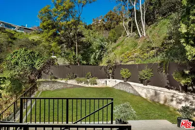 1782 Viewmont Dr, Los Angeles, CA 90069 - Photo 59