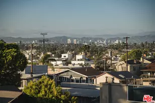 3011 Ocean Front Walk, Venice, CA 90291 - Photo 31