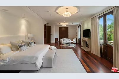 1021 N Crescent Dr, Beverly Hills, CA 90210 - Photo 31