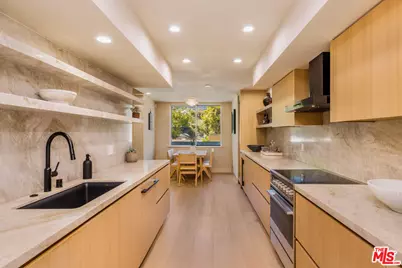 818 N Doheny Dr #205, West Hollywood, CA 90069 - Photo 15