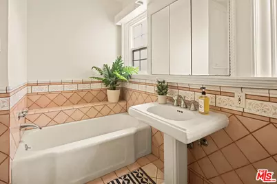 219 Entrada Dr, Santa Monica, CA 90402 - Photo 11