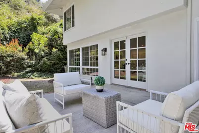 2460 Pesquera Dr, Los Angeles, CA 90049 - Photo 39